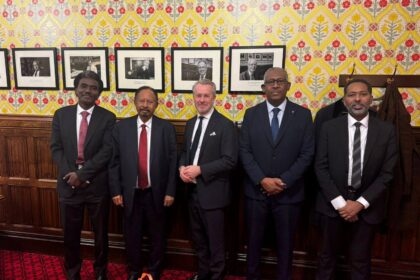 د. عبد الله علي إبراهيم يكتب.. جولة صمود الأوربية.. تأني “مصنع الشفاء”