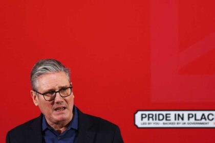 فضيحة إبستين تهز ستارمر وتفجر دعوات الاستقالة