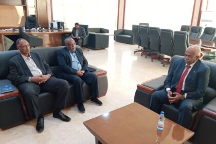 وزير الطاقة يجتمع بشركات الكهرباء ويصدر أوامر مهمة