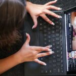 دعوى قضائية ضد ميتا ويوتيوب بشأن الإضرار بالأطفال