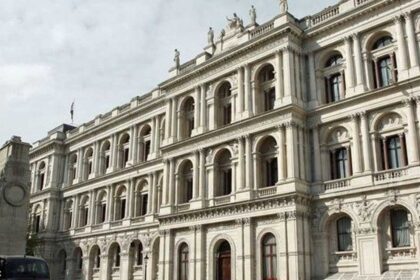 لندن تدين قرار إسرائيل توسيع السيطرة على الضفة الغربية