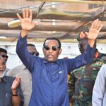 رئيس الوزراء يصل مقر الأرضي لمعالجة قضية عضو السيادي سلمى عبدالجبار