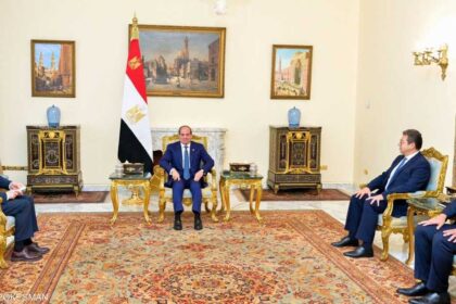 السيسي يلتقي رئيس الاستخبارات الخارجية الروسية