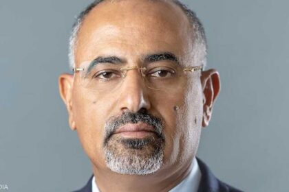 الزبيدي يدعو أبناء الجنوب إلى التمسك بمبادئ الإعلان الدستوري