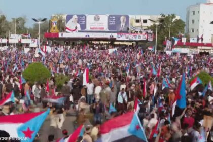 مليونية الجنوب تجدد التفويض للزبيدي وتتمسك باستعادة الدولة