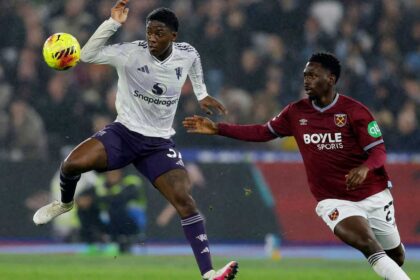 ويست هام وليدز يوقفان سلسلة انتصارات مانشستر يونايتد وتشلسي