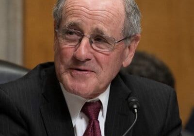 السيناتور جيم ريش يهدد بعواقب وخيمة على إثيوبيا بسبب فتح معسكر للتمرد