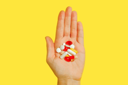 وخز الأطراف وضعف الذاكرة.. علامات على نقص فيتامين هام