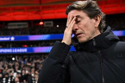 بعد اقترابه من منطقة الهبوط.. توتنهام يقيل مدربه