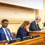 مناوي يبلغ البرلمان الفرنسي شروط السلام والعملية السياسية