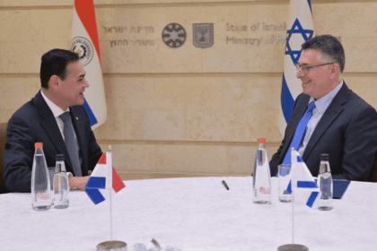 وزير خارجية إسرائيل يحذر من صواريخ إيران الباليستية