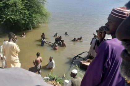 غرق قارب في نهر النيل وانتشال 18 جثة