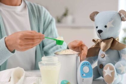 وفاة رضيع تناول حليبا ملوثا في فرنسا.. والسلطات تحقق