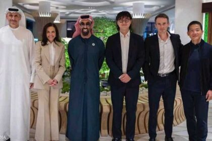 طحنون بن زايد يبحث مع رئيسة شركة "ميتا" فرص التعاون