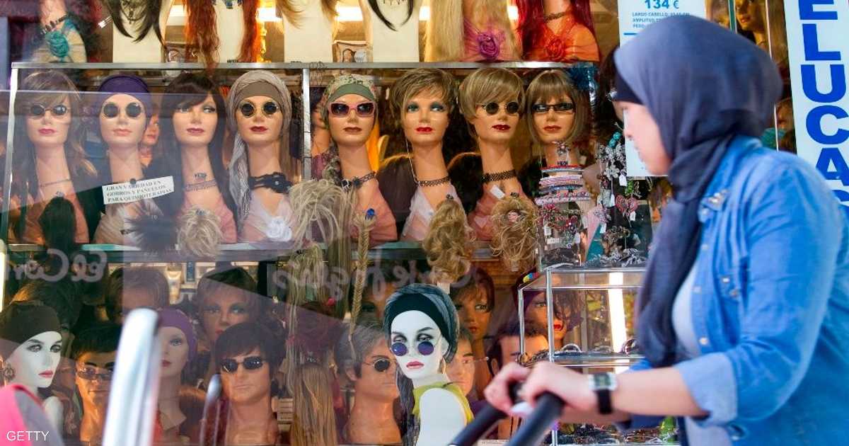 وصلات الشعر "تحت المجهر".. مواد كيميائية تهدد صحة النساء