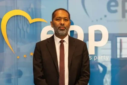 خالد سلك يثير الجدل بتصريحات في الاتحاد الأوروبي