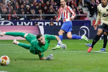 أتلتيكو مدريد يكتسح برشلونة برباعية في نصف نهائي كأس الملك