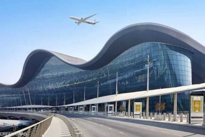 الإمارات تتربع على قمة الريادة العالمية في السفر والطيران