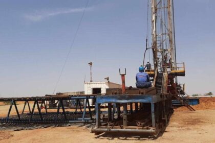 الإمارات تبدأ إنشاء مصفاة للبترول في حقل سفيان بشرق دارفور