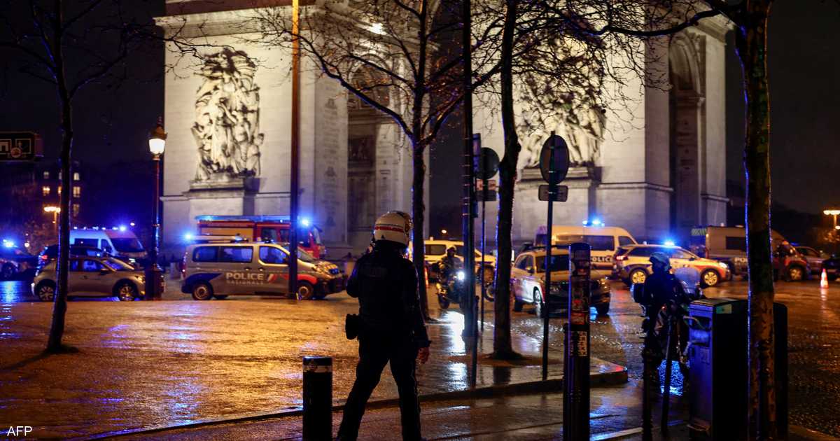 هجوم بسكين قرب قوس النصر في باريس.. وفتح تحقيق "عاجل"
