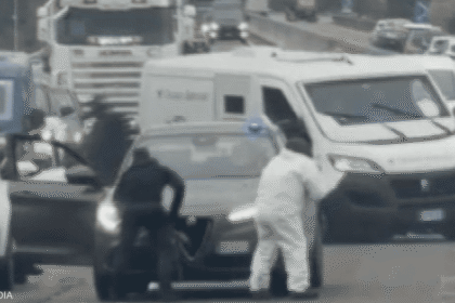 فيديو.. عملية سطو "هوليوودية" على شاحنات نقل أموال بإيطاليا