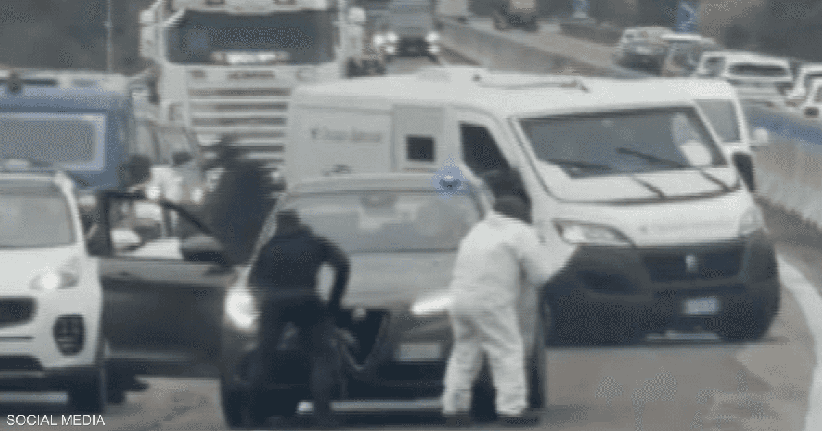فيديو.. عملية سطو "هوليوودية" على شاحنات نقل أموال بإيطاليا
