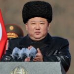 زعيم كوريا الشمالية يشيد بجنوده الذين يقاتلون لصالح روسيا