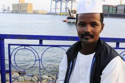 عبدالقادر باكاش يكتب.. شيكان تفصل مراجعًا تمسّك بتطبيق القانون