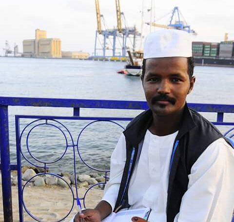 عبدالقادر باكاش يكتب.. شيكان تفصل مراجعًا تمسّك بتطبيق القانون