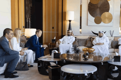 طحنون بن زايد ورئيس مورغان ستانلي يبحثان مسارات الشراكة