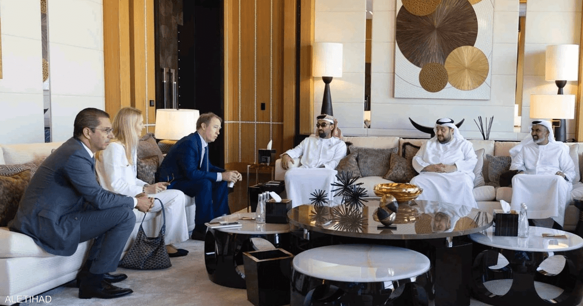 طحنون بن زايد ورئيس مورغان ستانلي يبحثان مسارات الشراكة