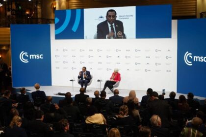 رئيس الوزراء يعلن فتح الحوار مع الإمارات