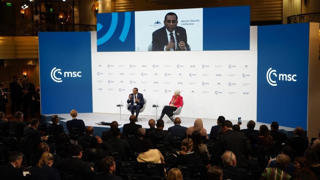 رئيس الوزراء يعلن فتح الحوار مع الإمارات