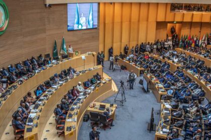 القمة الإفريقية تتجه للمطالبة بهدنة تمهد لإنهاء حرب السودان