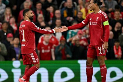 رغم الجدل والأرقام المتراجعة.. فان دايك يدافع عن صلاح