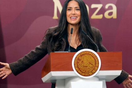 "للدفاع عن صورة المكسيك".. سلمى حايك تنتج فيلما سينمائيا