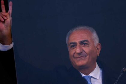 رضا بهلوي يطالب ترامب بتدخل "عاجل" في إيران