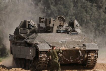 الجيش الإسرائيلي يعلن استهداف عنصر في جنوب لبنان