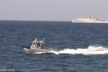 إيران تطلق مناورات "‌التحكم ‌الذكي" في مضيق هرمز