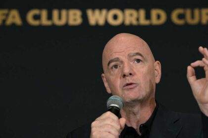 بعد استكمال الإجراءات.. رئيس "الفيفا" يحصل على جنسية عربية