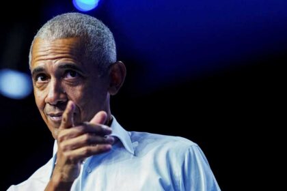 بعد جدل كبير.. أوباما يوضح تصريحات "وجود الفضائيين"