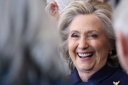 هيلاري كلينتون تحذر من "خطة بوتين".. تقوض الديمقراطية