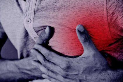 دراسة تحذر: الضغوط المالية تسرع شيخوخة القلب