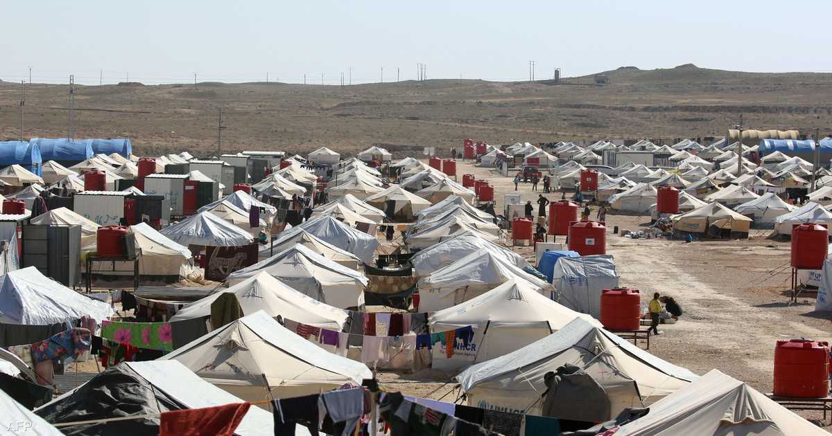 السلطات السورية تبدأ بإجلاء سكان مخيم الهول نحو موقع آخر