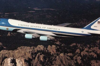 ألوان جديدة لطائرة الرئاسة الأميركية.. وداعاً لتصميم كينيدي