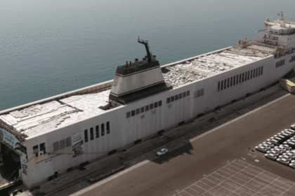 إبحار "أم الإمارات" محملة بأطنان من المساعدات لقطاع غزة