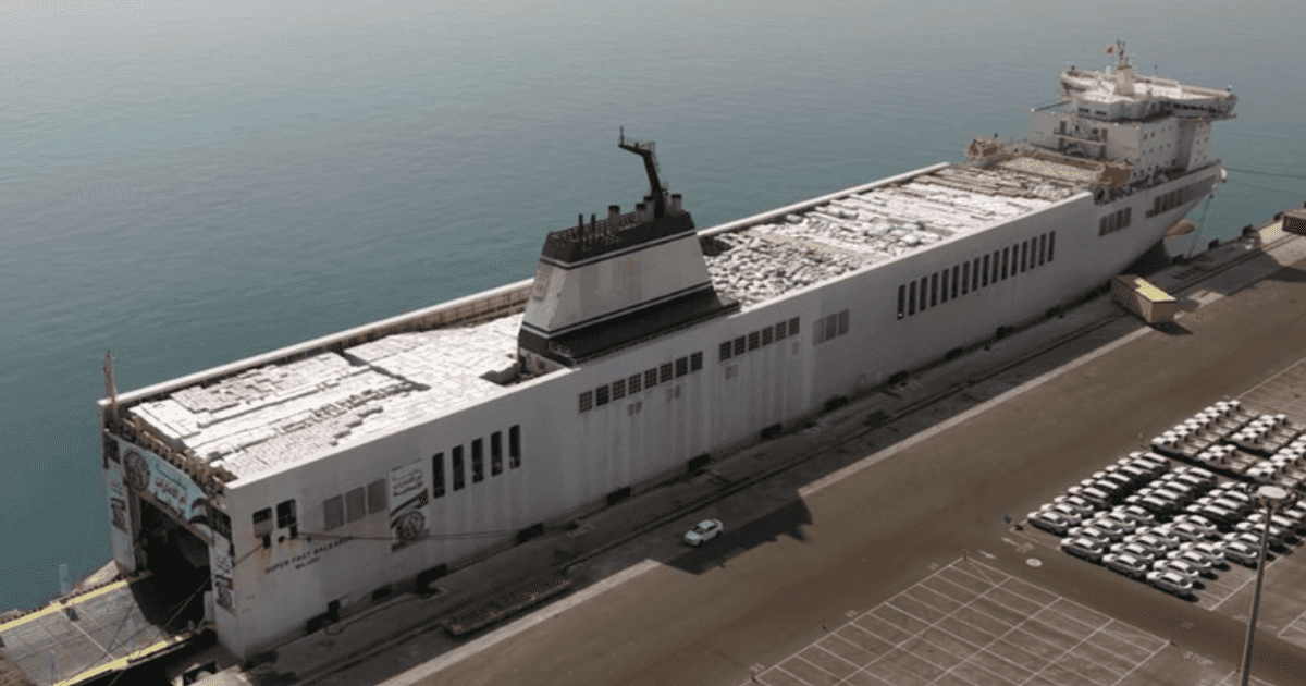 إبحار "أم الإمارات" محملة بأطنان من المساعدات لقطاع غزة