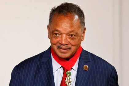 أيقونة الحقوق المدنية.. وفاة الأميركي جيسي جاكسون