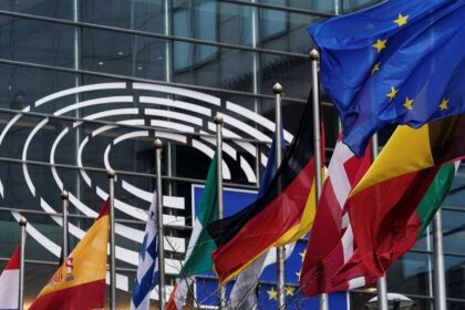 الاتحاد الأوروبي يدعو لوقف استهداف منشآت الطاقة في المنطقة