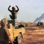 قائد عسكري يكشف عن توجيهات من نافذين في الدولة لوقف المعارك